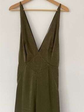 Hommage Olive Green V-Neck Women's V-neck Jumpsuit. Size Large. NWOT.